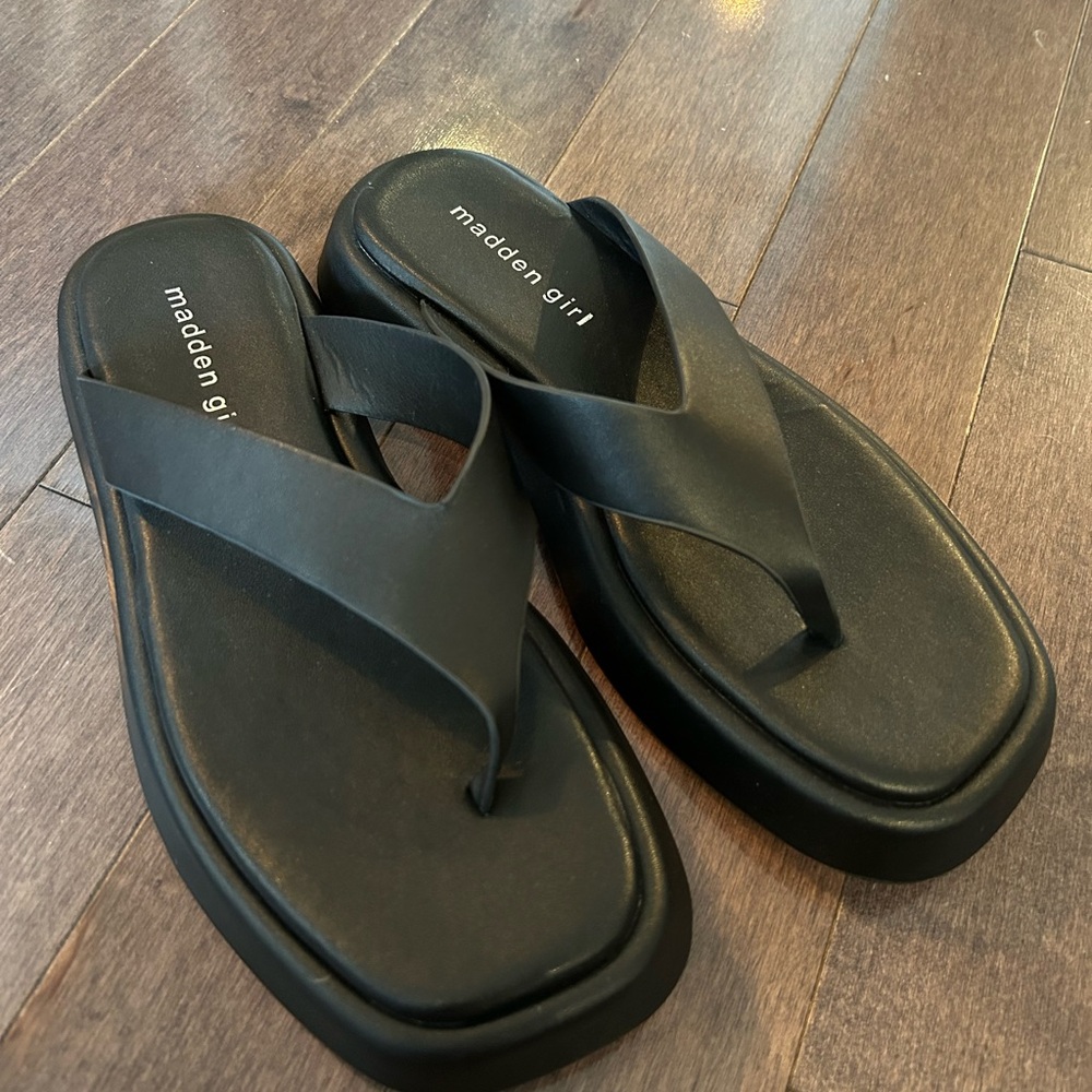 Madden Girl Black Platform Sandal size 7